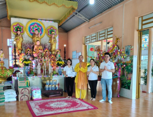 Shares Compassion with Children at Ngoc Lam Temple